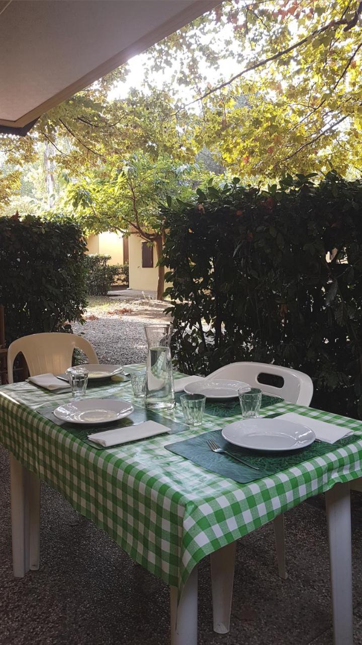 Camping Luna Hotel Marina di Massa Buitenkant foto