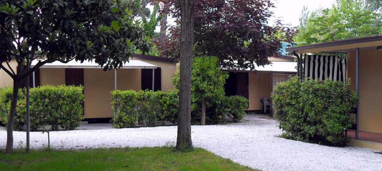 Camping Luna Hotel Marina di Massa Buitenkant foto