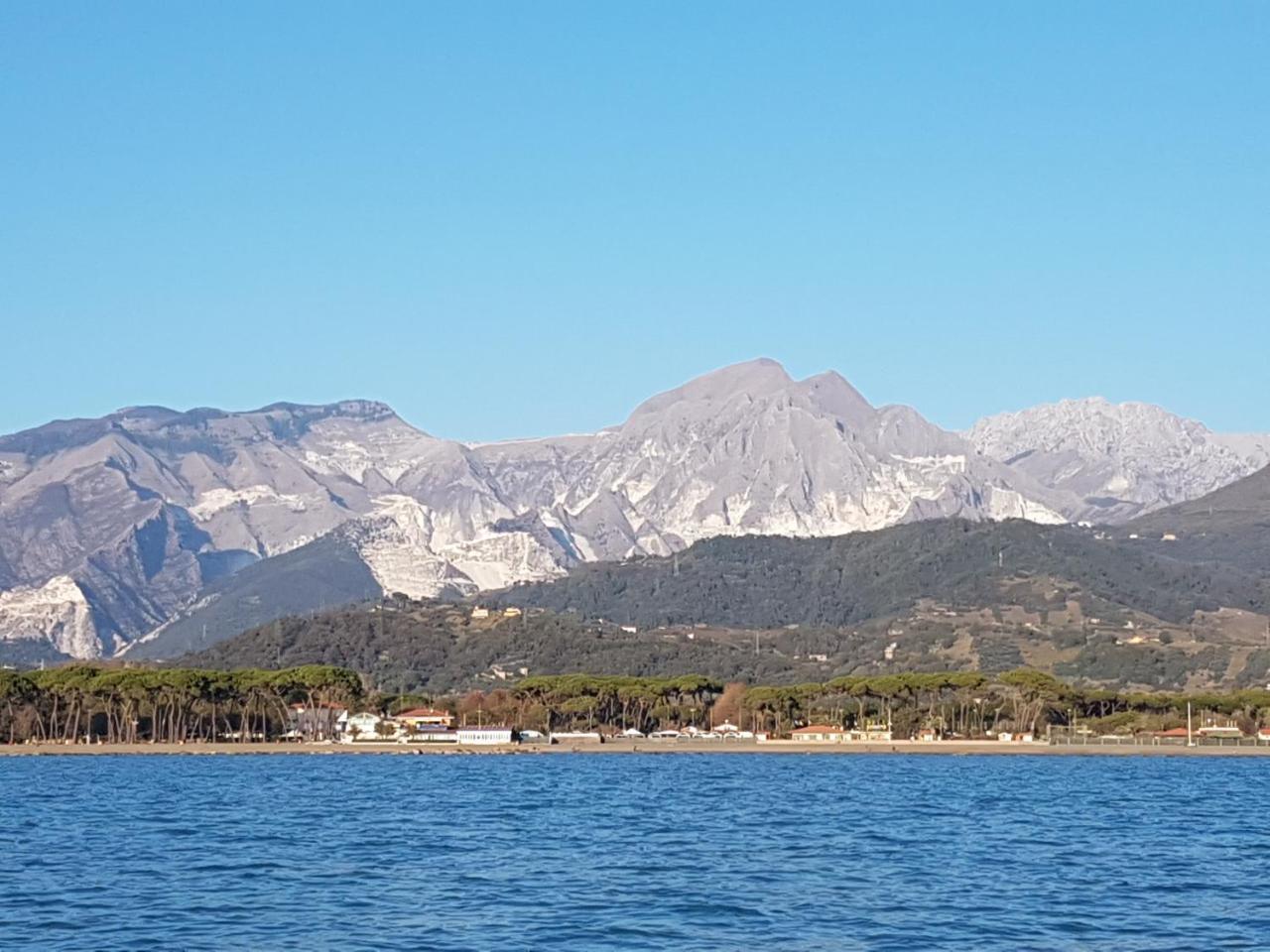 Camping Luna Hotel Marina di Massa Buitenkant foto